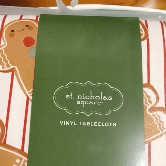 Christmas Tablecloth NWT - Picture 4 of 6